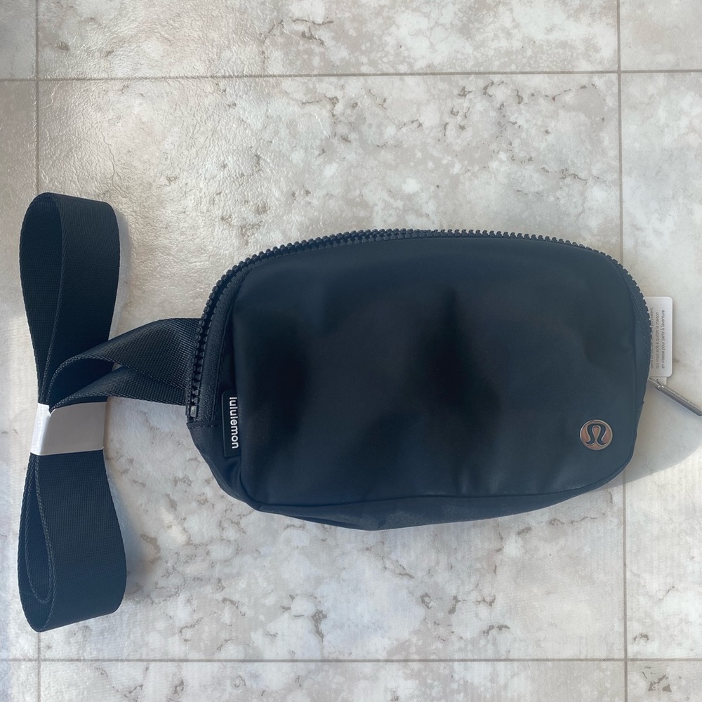Lululemon Everywhere Belt Bag